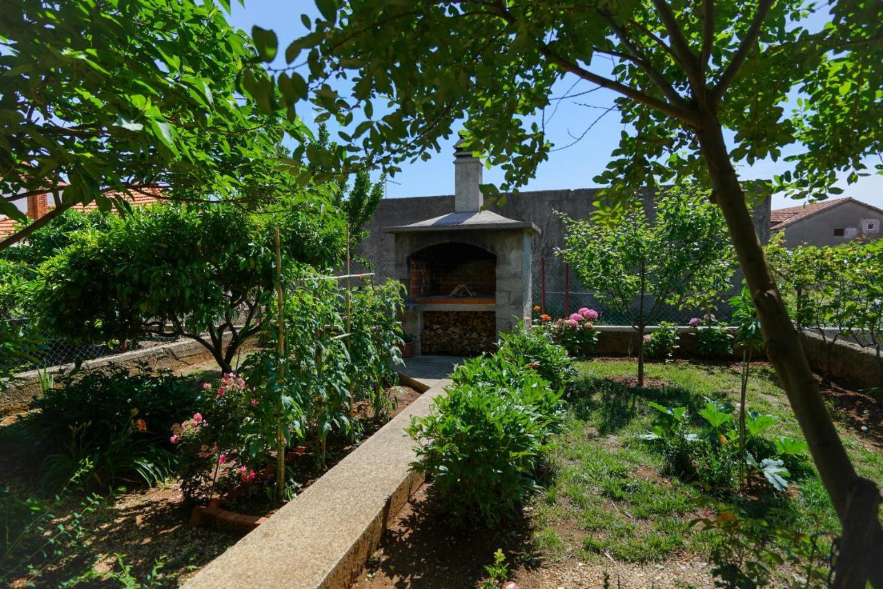 Apartment Jardin With Free Cowered Parking Zadar Exterior foto